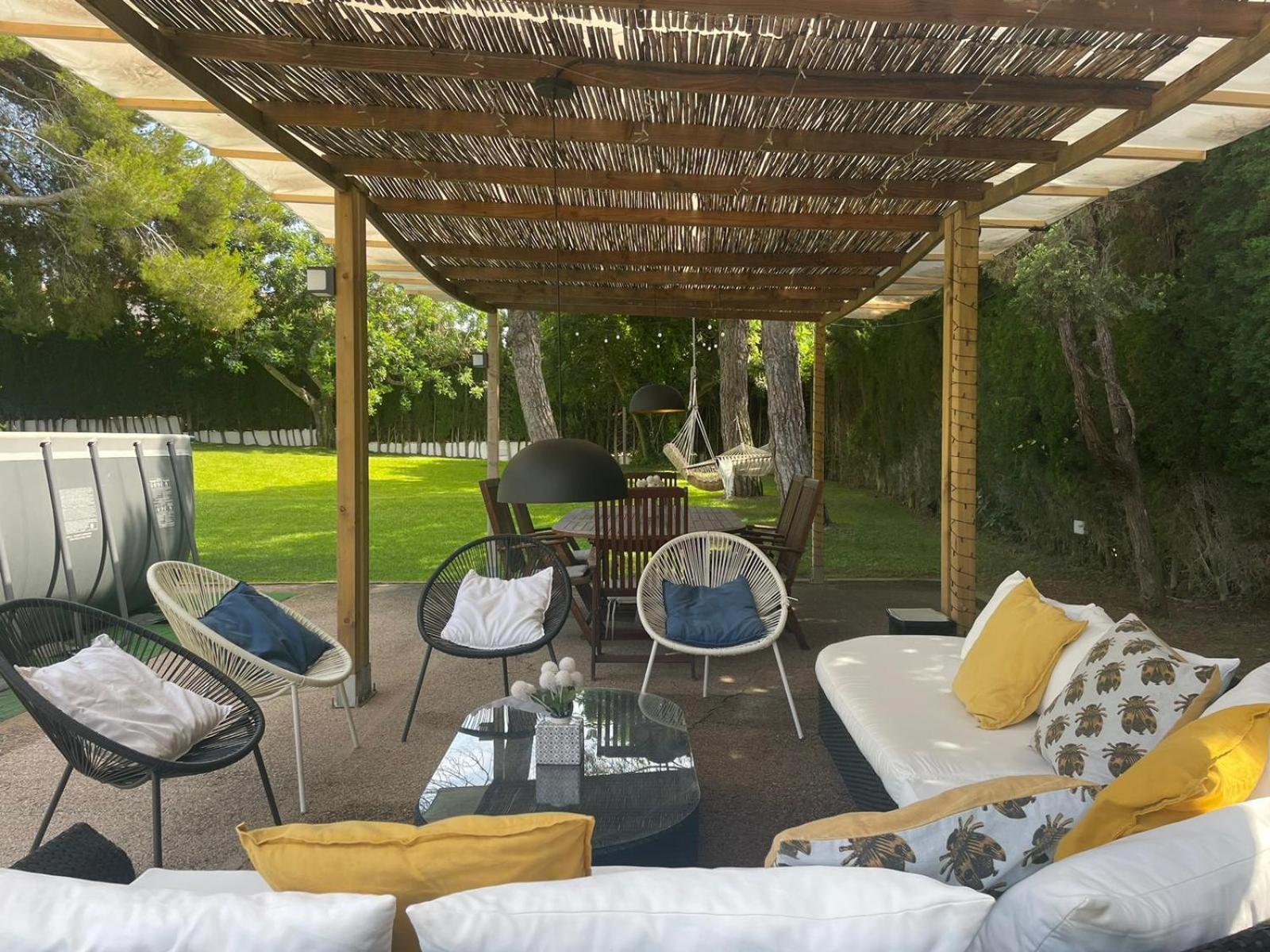 Casa mediterránea con gran jardín y piscina a 500 m de la playa Roda de Berà  Exterior foto
