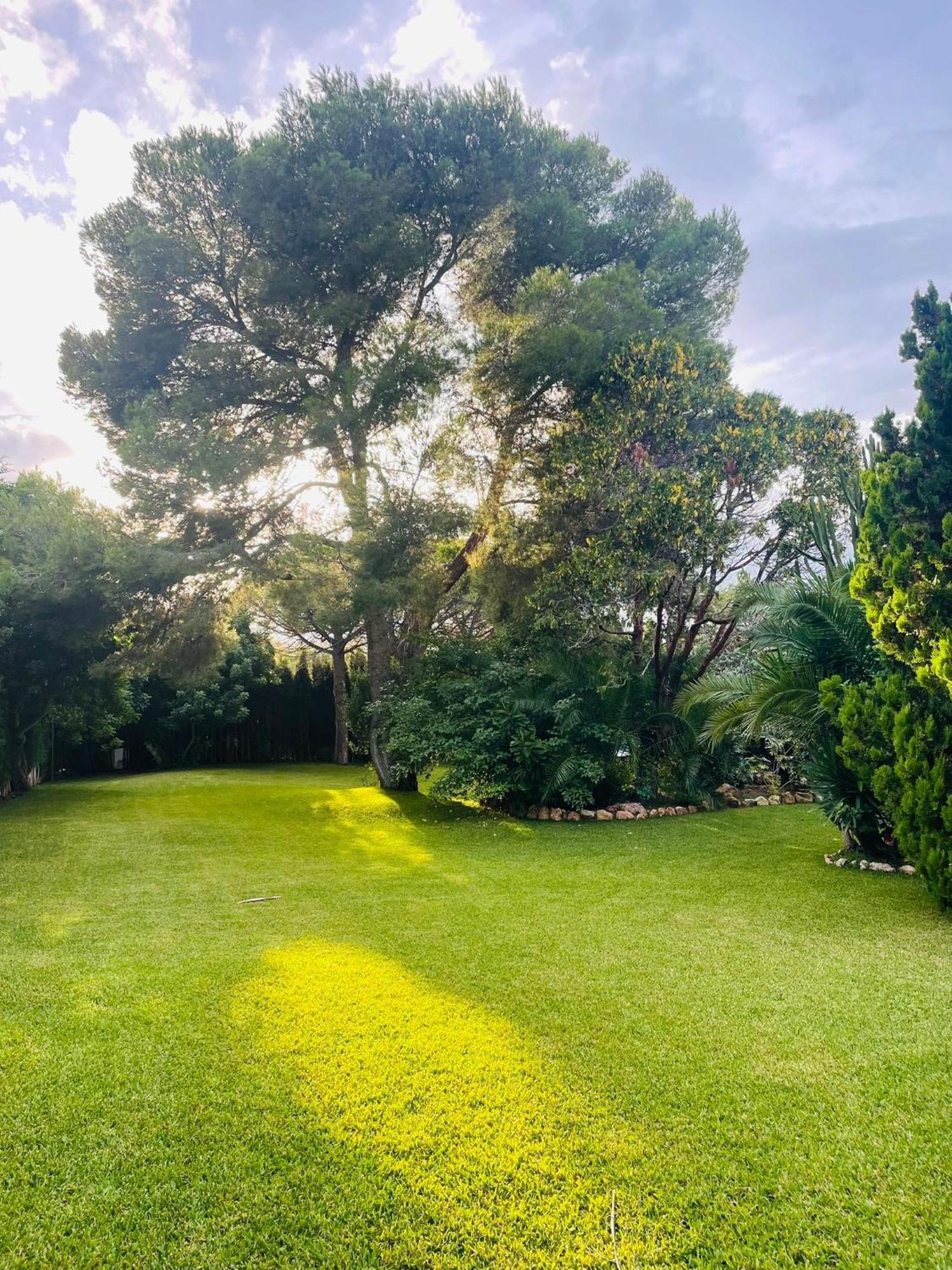 Casa mediterránea con gran jardín y piscina a 500 m de la playa Roda de Berà  Exterior foto